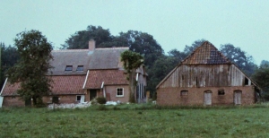 BOE 8 Klein Laar zij & schuur 1977